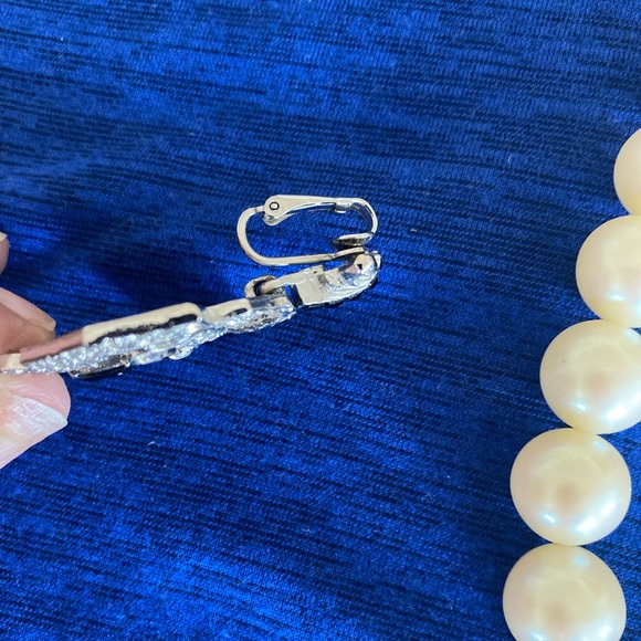 Vintage Pearl Choker Necklace and Clip-on Earring set - Picture 12 of 12